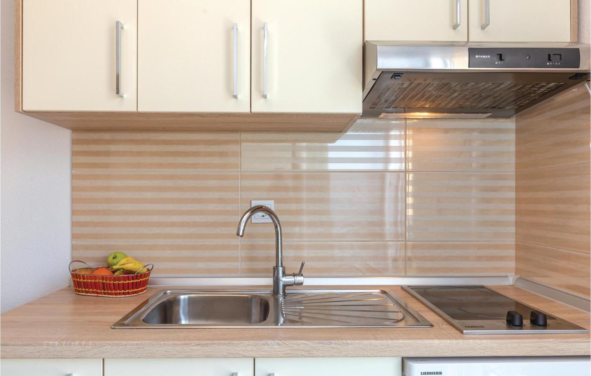 Nice Studio In Krvavica With Kitchen 외부 사진
